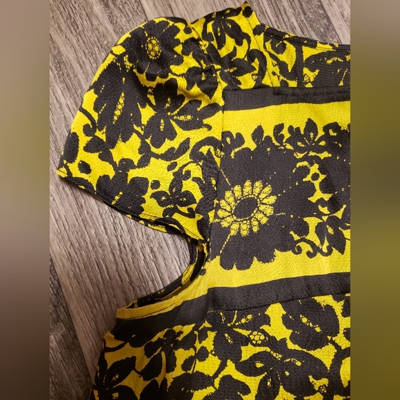 DIANE VONFURSTENBURG 100% SILK S/S SMOCK DRESS | SIZE 4 | Like New! - Picture 4 of 5